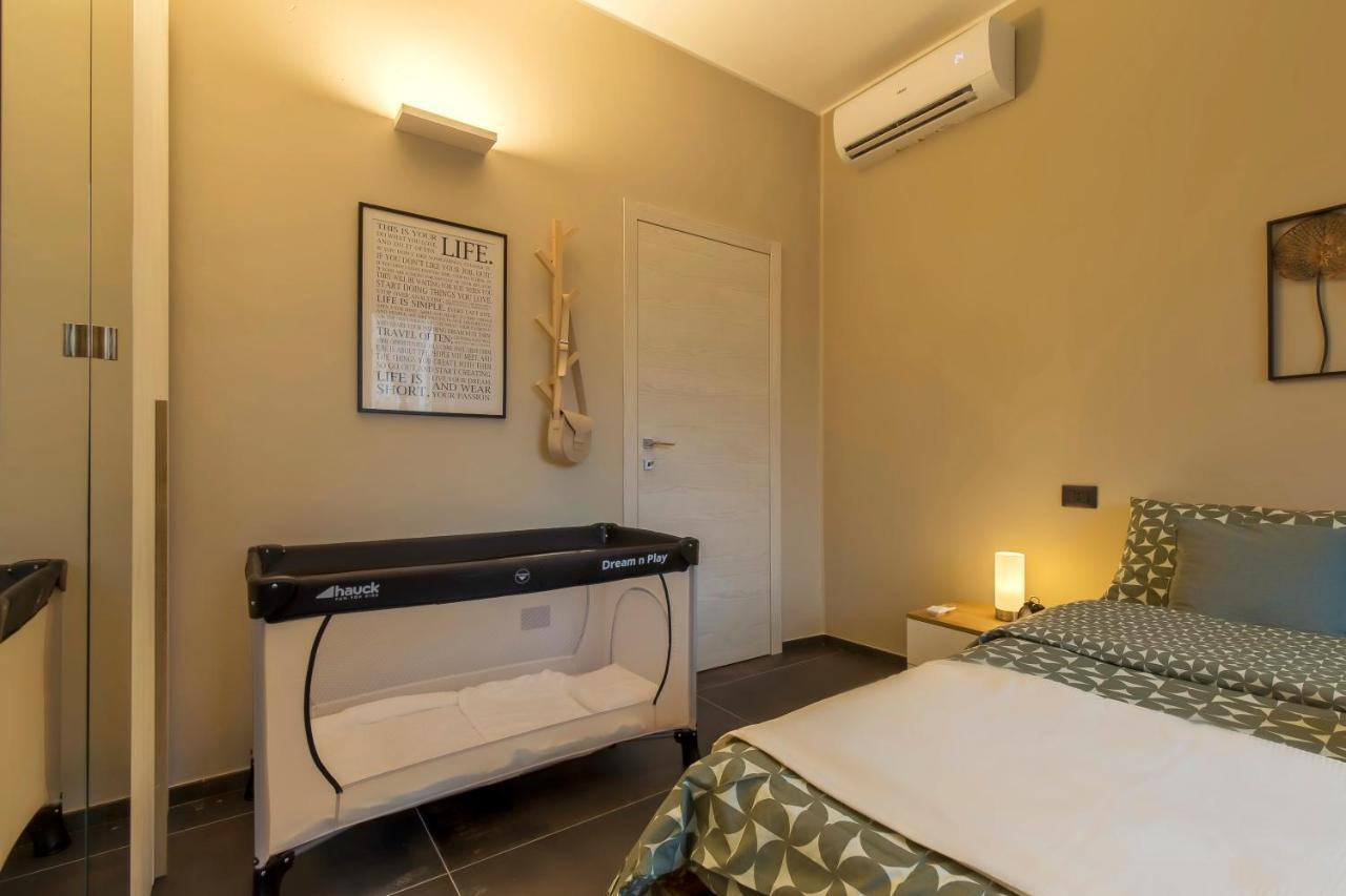 Modern & Bright 2 Bedroom Flat 50M From M4 Stop Милан Экстерьер фото