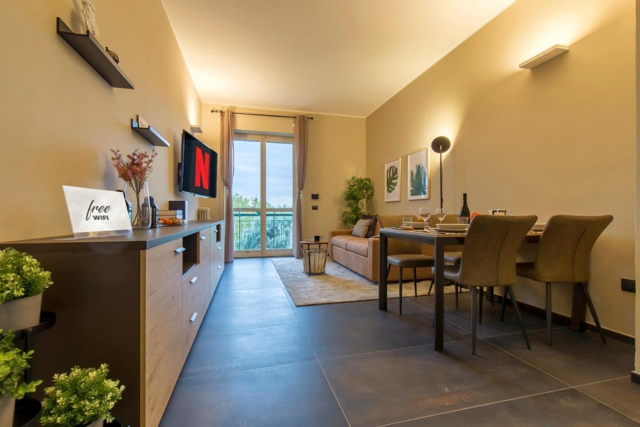 Modern & Bright 2 Bedroom Flat 50M From M4 Stop Милан Экстерьер фото