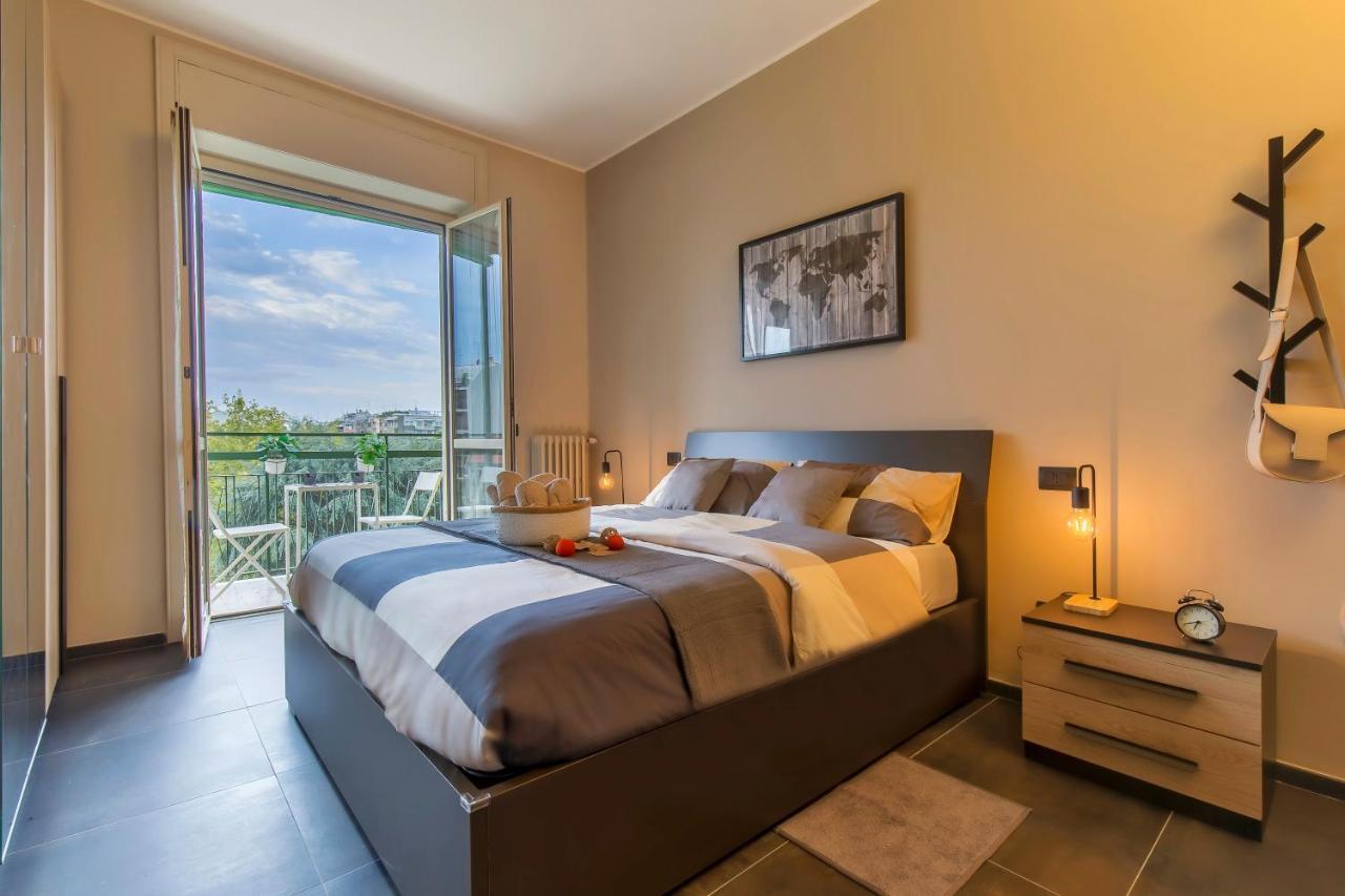 Modern & Bright 2 Bedroom Flat 50M From M4 Stop Милан Экстерьер фото