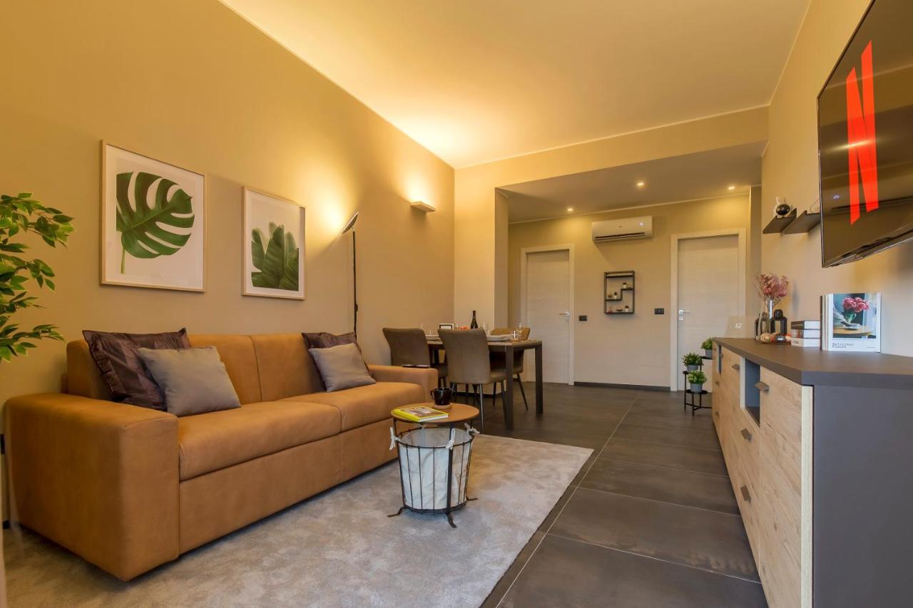 Modern & Bright 2 Bedroom Flat 50M From M4 Stop Милан Экстерьер фото
