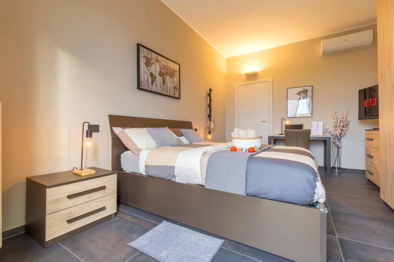 Modern & Bright 2 Bedroom Flat 50M From M4 Stop Милан Экстерьер фото