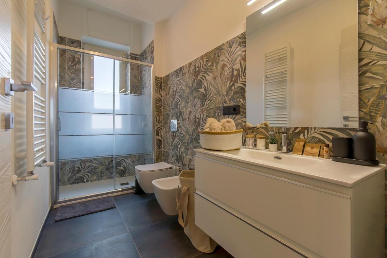 Modern & Bright 2 Bedroom Flat 50M From M4 Stop Милан Экстерьер фото