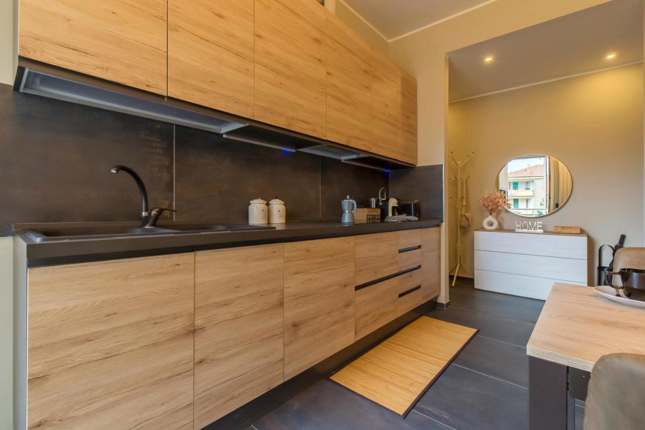 Modern & Bright 2 Bedroom Flat 50M From M4 Stop Милан Экстерьер фото