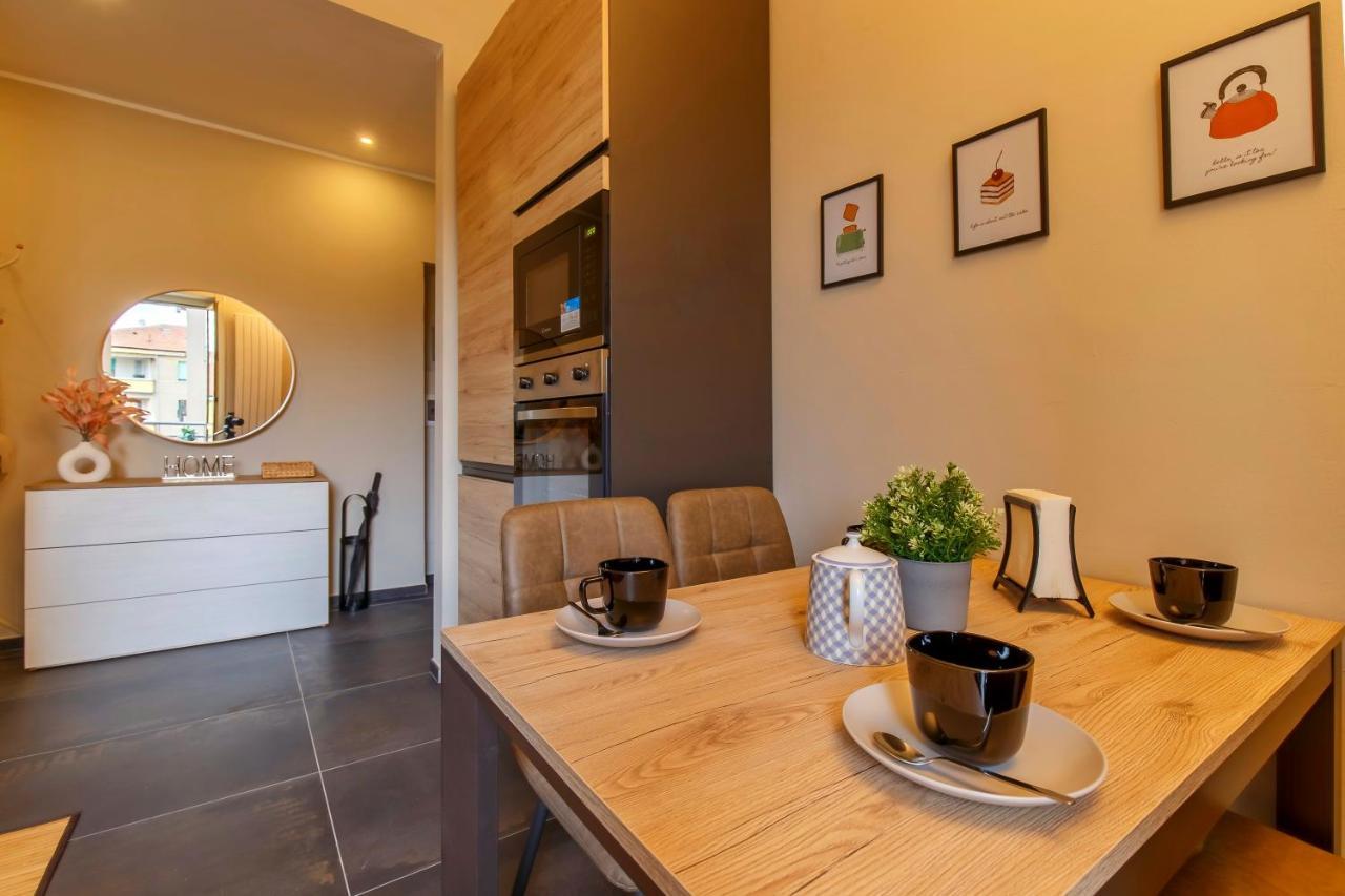 Modern & Bright 2 Bedroom Flat 50M From M4 Stop Милан Экстерьер фото