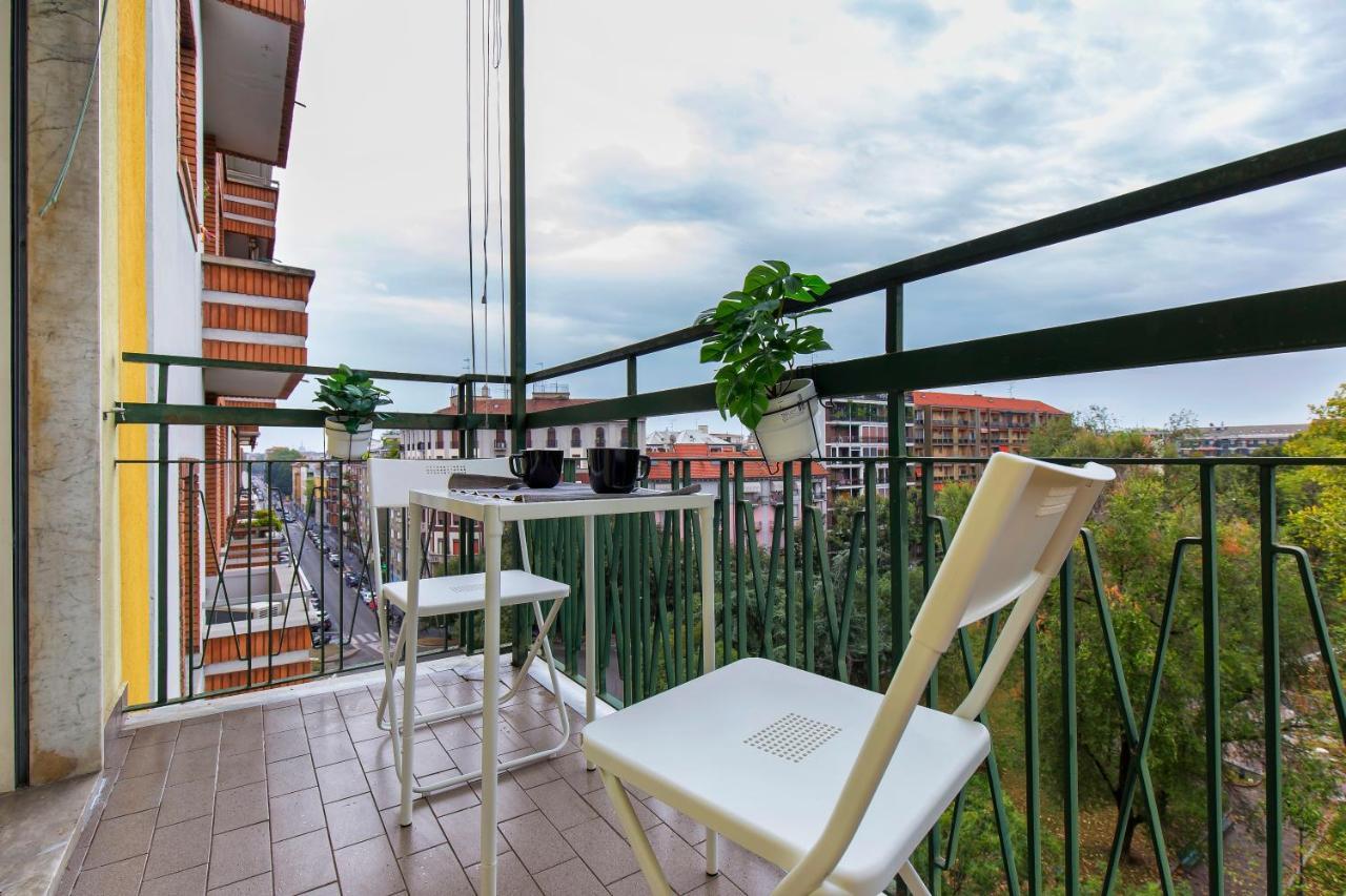 Modern & Bright 2 Bedroom Flat 50M From M4 Stop Милан Экстерьер фото