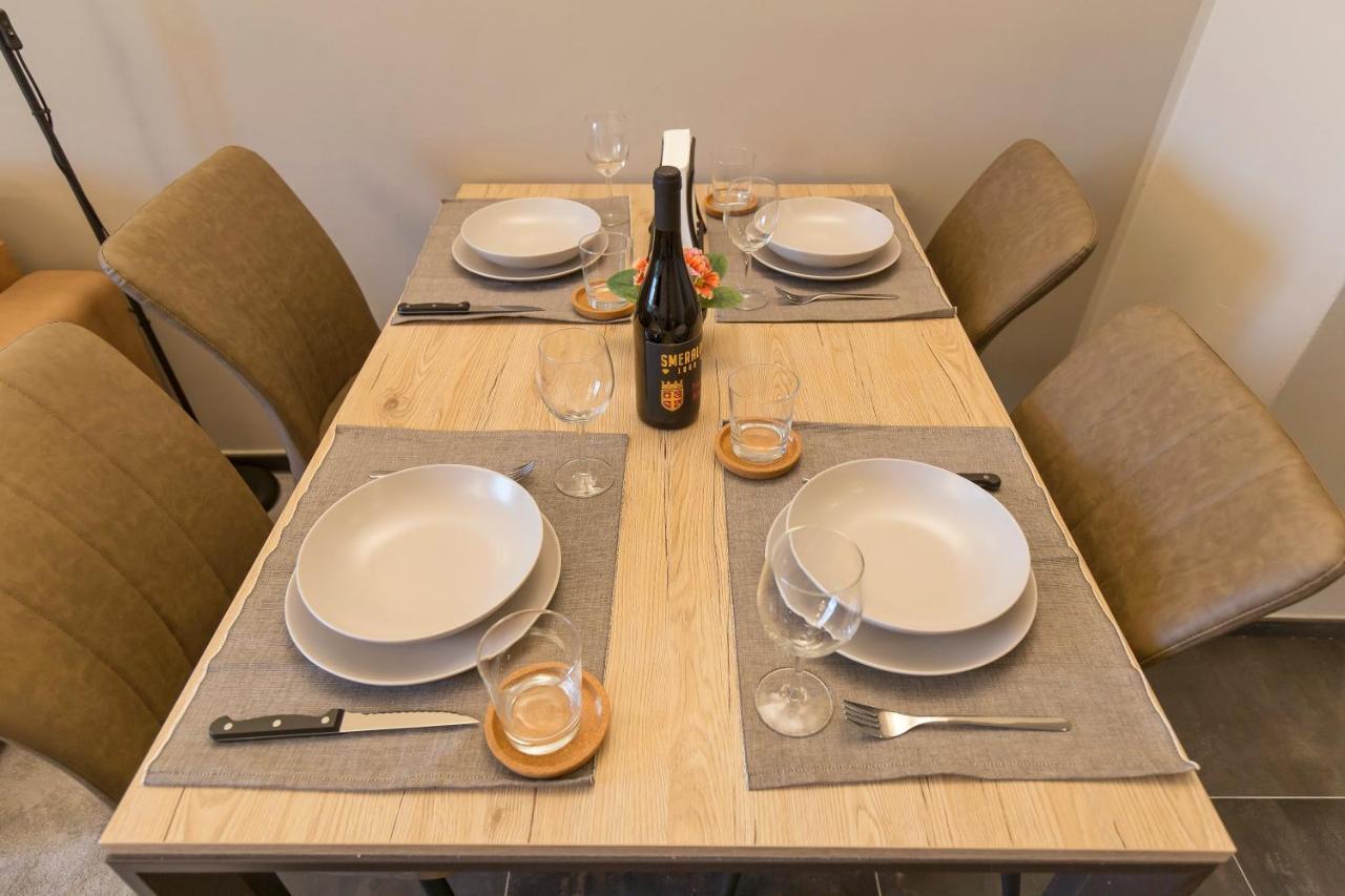 Modern & Bright 2 Bedroom Flat 50M From M4 Stop Милан Экстерьер фото